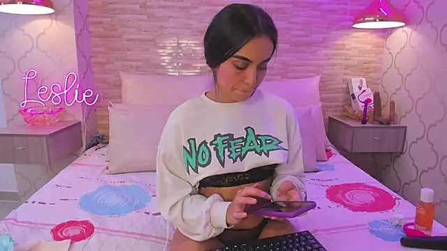 Leslie Bussh  online show from 10-16-25, 03:24