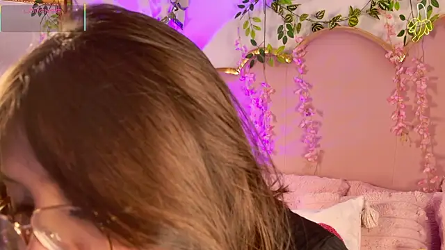 Snapshot of Lauuu2007 chatting on 03-09-26, 08:24 Lauuu2007 online show from 03-09-26, 08:24