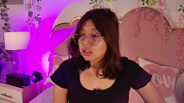 Snapshot of Lauuu2007 chatting on 03-27-26, 09:14 Lauuu2007 online show from 03-27-26, 09:14