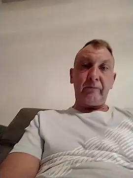 Snapshot of niezlomny75 chatting on 09-10-25, 10:43 niezlomny75 online show from 09-10-25, 10:43