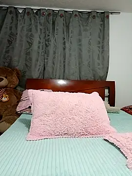 Snapshot of ZARAY_1118 chatting on 03-31-26, 02:35 ZARAY 1118 online show from 03-31-26, 02:35