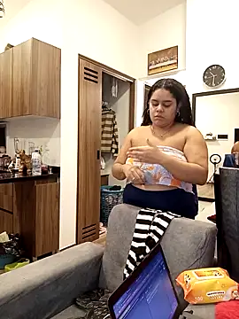 Snapshot of Anabelle_00_ chatting on 10-18-25, 03:31 Anabelle 00 online show from 10-18-25, 03:31