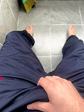 Snapshot of LAZ3R1 chatting on 11-02-25, 12:51 LAZ3R1 online show from 11-02-25, 12:51