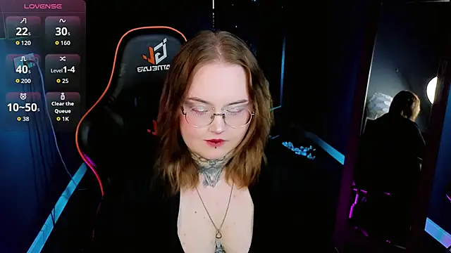 Alice Linger online show from 09-14-25, 03:33