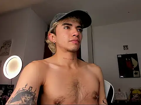 Snapshot of guynextdo0r chatting on 10-11-25, 09:35 guynextdo0r online show from 10-11-25, 09:35