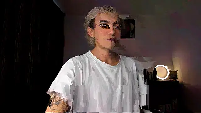 Snapshot of guynextdo0r chatting on 10-16-25, 06:53 guynextdo0r online show from 10-16-25, 06:53