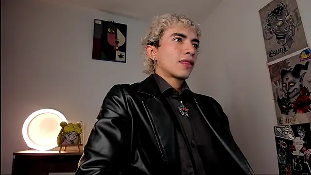 Snapshot of guynextdo0r chatting on 10-24-25, 08:49 guynextdo0r online show from 10-24-25, 08:49