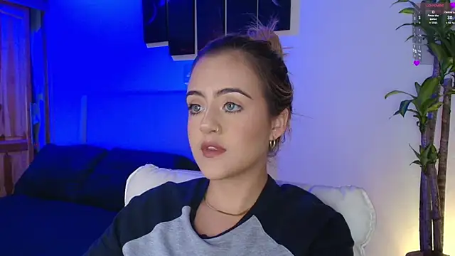 Snapshot of MaryMoon_ chatting on 10-08-25, 10:51 MaryMoon online show from 10-08-25, 10:51