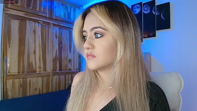 Snapshot of MaryMoon_ chatting on 10-12-25, 07:13 MaryMoon online show from 10-12-25, 07:13