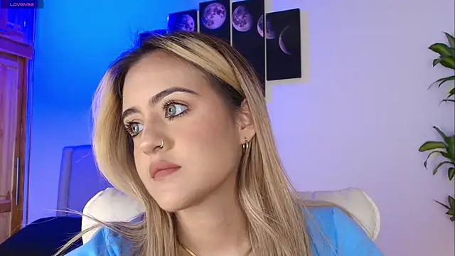 Snapshot of MaryMoon_ chatting on 10-18-25, 10:10 MaryMoon online show from 10-18-25, 10:10