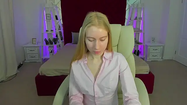 Alina Blonde online show from 04-12-26, 06:07