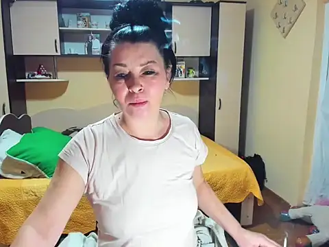 Snapshot of Soffy_Skye chatting on 02-15-26, 05:37 Soffy Skye online show from 02-15-26, 05:37