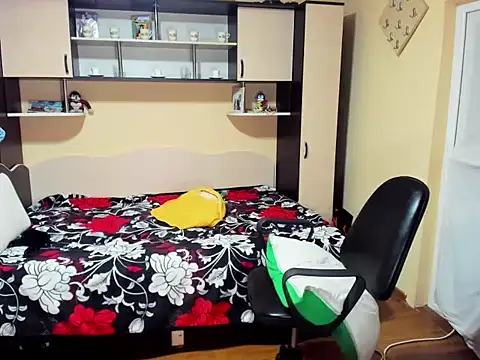 Snapshot of Soffy_Skye chatting on 03-12-26, 05:57 Soffy Skye online show from 03-12-26, 05:57