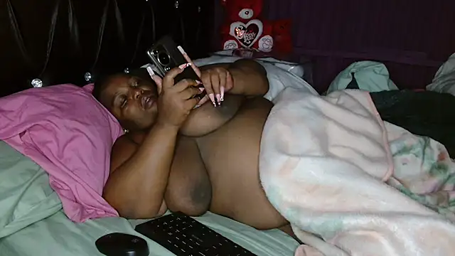 Snapshot of Bustyboobs02xx chatting on 03-12-26, 03:23 Bustyboobs02xx online show from 03-12-26, 03:23