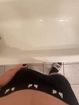 Snapshot of Adamsam88 chatting on 12-21-25, 04:58 Adamsam88 online show from 12-21-25, 04:58