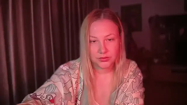 Snapshot of BikiHellena chatting on 06-12-26, 04:44 BikiHellena online show from 06-12-26, 04:44