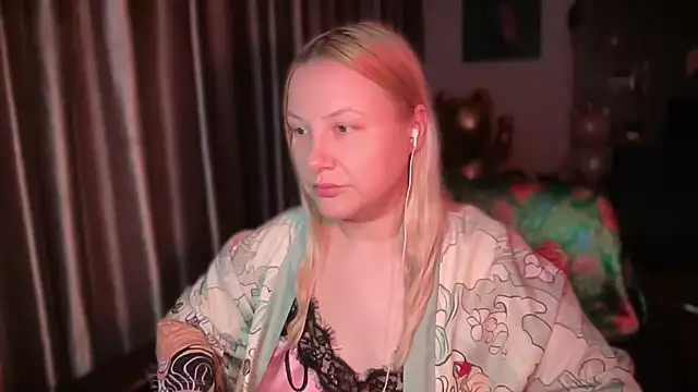 Snapshot of BikiHellena chatting on 07-15-26, 11:32 BikiHellena online show from 07-15-26, 11:32