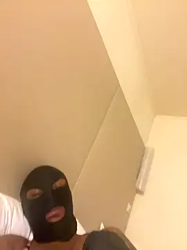 Snapshot of douceebene chatting on 10-16-25, 04:13 douceebene online show from 10-16-25, 04:13