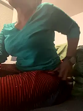 Snapshot of douceebene chatting on 10-24-25, 05:31 douceebene online show from 10-24-25, 05:31