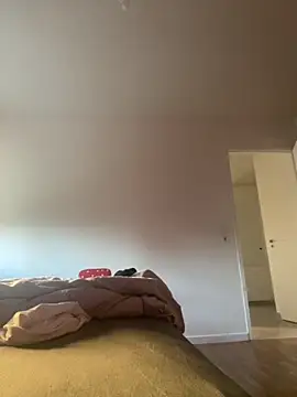 Snapshot of douceebene chatting on 10-28-25, 03:47 douceebene online show from 10-28-25, 03:47