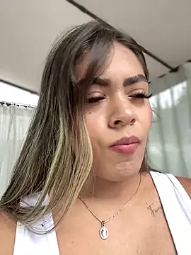 Snapshot of MayaMoanXXX chatting on 10-22-25, 01:11 MayaMoanXXX online show from 10-22-25, 01:11