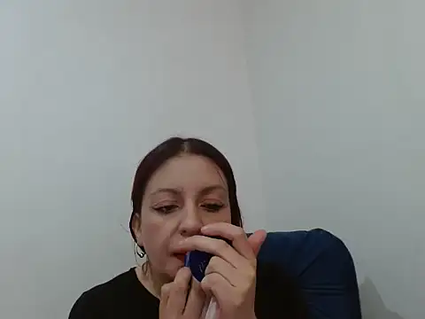 Snapshot of helenn653342 chatting on 10-07-25, 04:48 helenn653342 online show from 10-07-25, 04:48