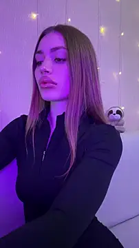 Elizabeth Tay online show from 12-15-25, 06:23