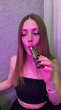 Snapshot of Elizabeth_Tay chatting on 02-25-26, 06:06 Elizabeth Tay online show from 02-25-26, 06:06