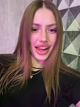 Snapshot of Elizabeth_Tay chatting on 03-18-26, 06:33 Elizabeth Tay online show from 03-18-26, 06:33