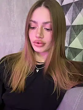 Snapshot of Elizabeth_Tay chatting on 03-20-26, 06:35 Elizabeth Tay online show from 03-20-26, 06:35