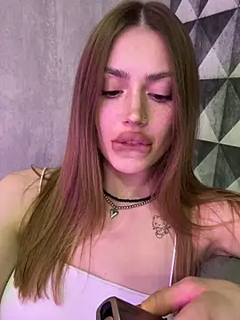 Snapshot of Elizabeth_Tay chatting on 03-21-26, 06:33 Elizabeth Tay online show from 03-21-26, 06:33