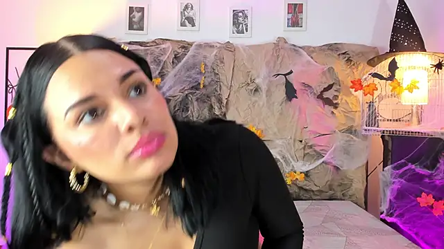 Snapshot of Linda_Fosterr chatting on 10-25-25, 02:19 Linda Fosterr online show from 10-25-25, 02:19