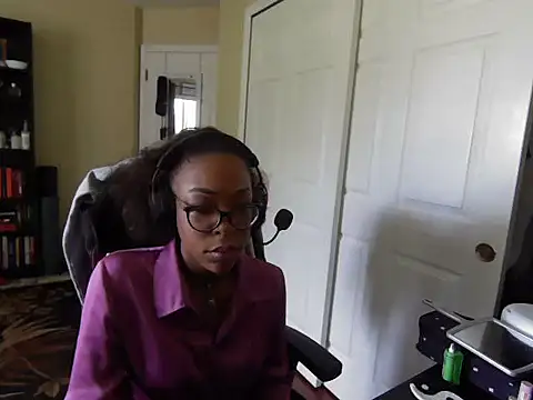 Snapshot of productivepussy chatting on 09-11-25, 05:35 productivepussy online show from 09-11-25, 05:35