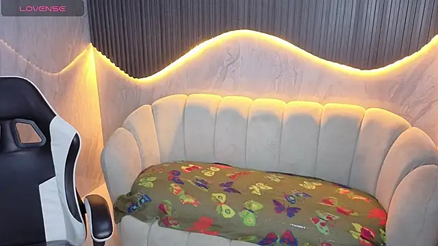 Maia Tx online show from 10-06-25, 01:19