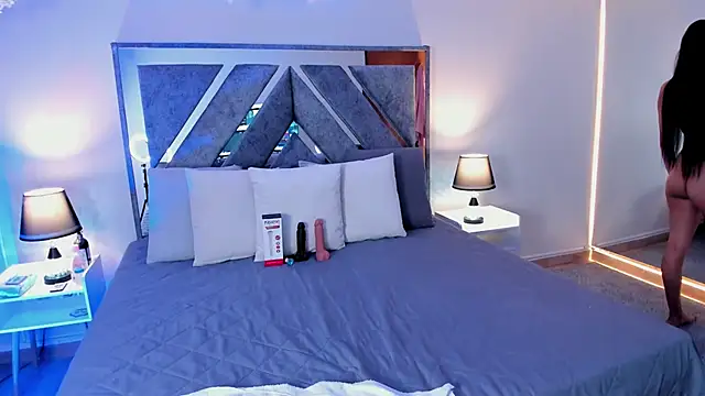 Isa Rouse   online show from 10-31-25, 02:34