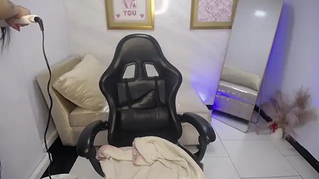 Mialover v online show from 11-07-25, 08:09