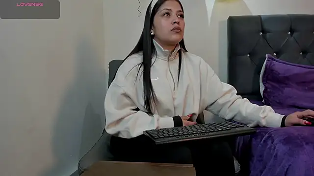 Shantal  G online show from 01-14-26, 02:33