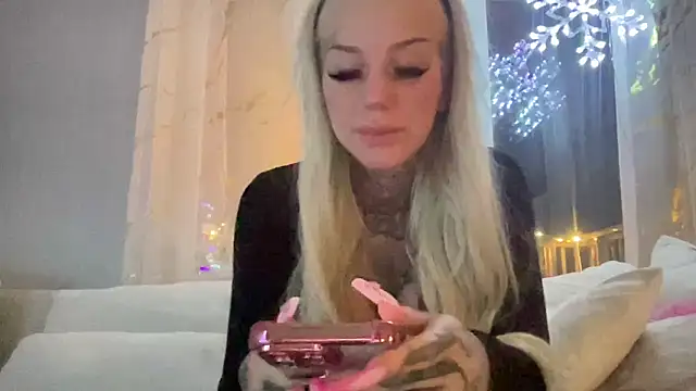 paulinaalatalo online show from 12-19-25, 08:27