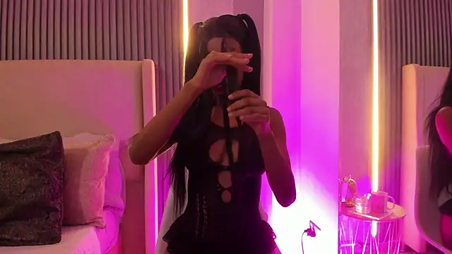 AishaValcazar online show from 09-30-25, 03:22