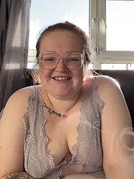 Snapshot of AmberBliss-X chatting on 10-22-25, 08:58 AmberBliss-X online show from 10-22-25, 08:58