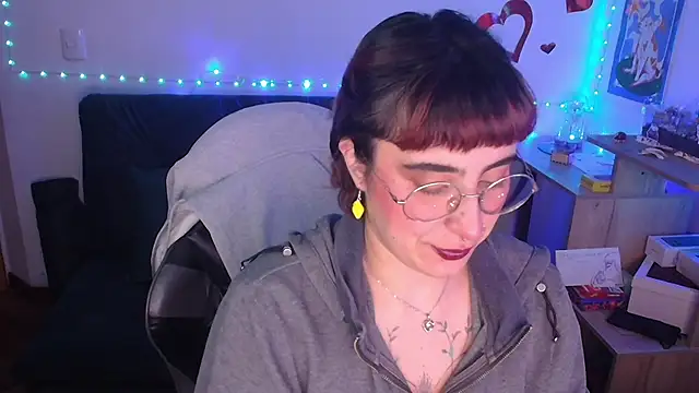 Snapshot of Miacatsito3 chatting on 04-16-26, 01:50 Miacatsito3 online show from 04-16-26, 01:50