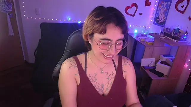 Snapshot of Miacatsito3 chatting on 04-22-26, 05:32 Miacatsito3 online show from 04-22-26, 05:32