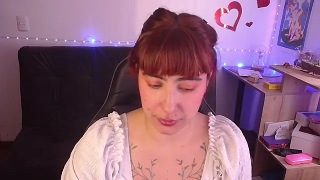 Snapshot of Miacatsito3 chatting on 05-05-26, 05:21 Miacatsito3 online show from 05-05-26, 05:21