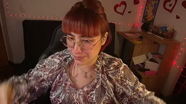 Snapshot of Miacatsito3 chatting on 05-12-26, 05:15 Miacatsito3 online show from 05-12-26, 05:15