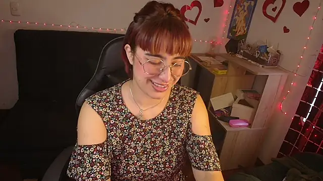 Snapshot of Miacatsito3 chatting on 05-12-26, 10:29 Miacatsito3 online show from 05-12-26, 10:29