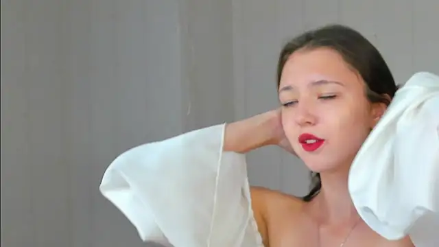 Amanda Reedd online show from 10-30-25, 06:04