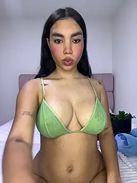 Snapshot of karolaalcendra chatting on 03-31-26, 01:40 karolaalcendra online show from 03-31-26, 01:40