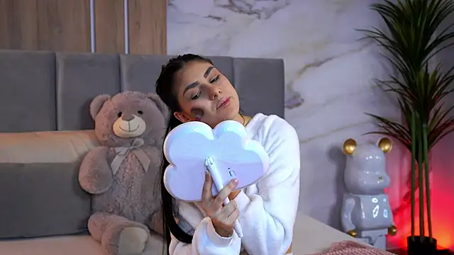 Snapshot of ZaraCapri chatting on 11-12-25, 08:04 ZaraCapri online show from 11-12-25, 08:04