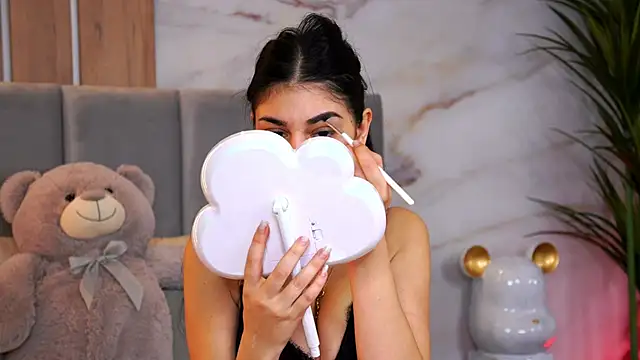 Snapshot of ZaraCapri chatting on 11-14-25, 08:02 ZaraCapri online show from 11-14-25, 08:02