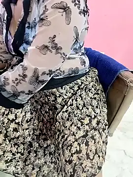 Snapshot of Hot-malika1 chatting on 09-18-25, 06:21 Hot-malika1 online show from 09-18-25, 06:21